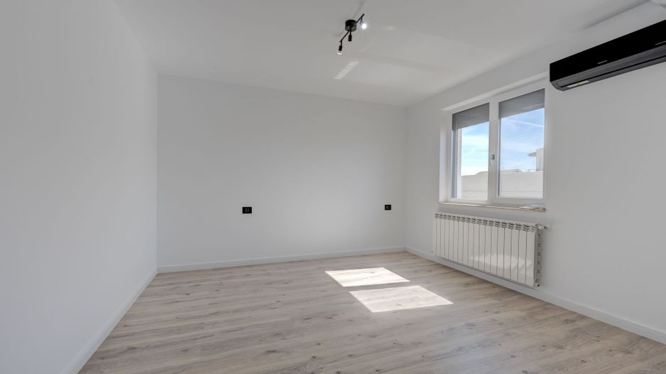 CASA TIPLA, Racordata la toate Utilitățile ! Domnești ! - Poză 8