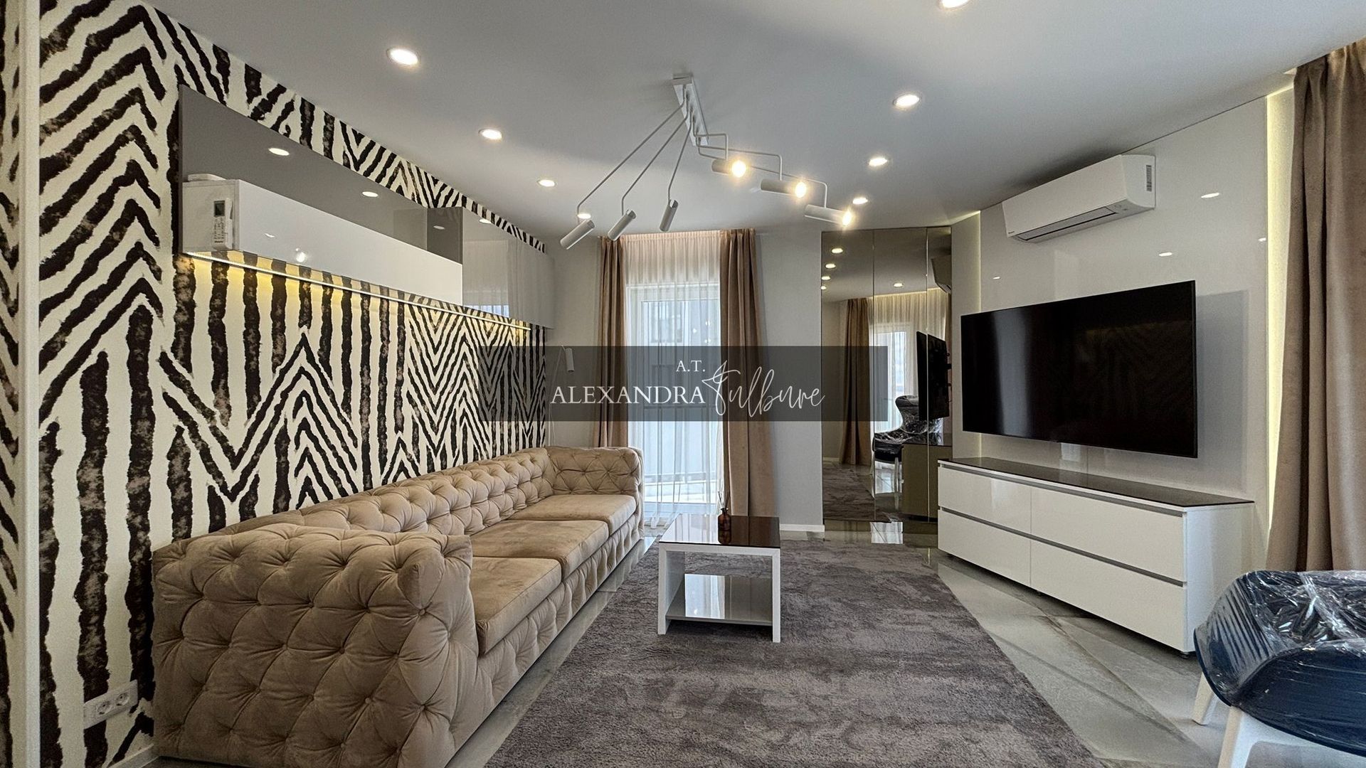Apartament superfinisat | 2 camere  | 2 parcări | M. Romanul - Poză 1