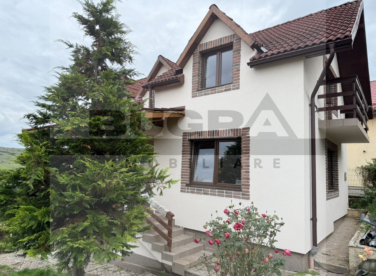 Casa individuala, teren 695 mp, renovata complet, Dezmir - Poză 1