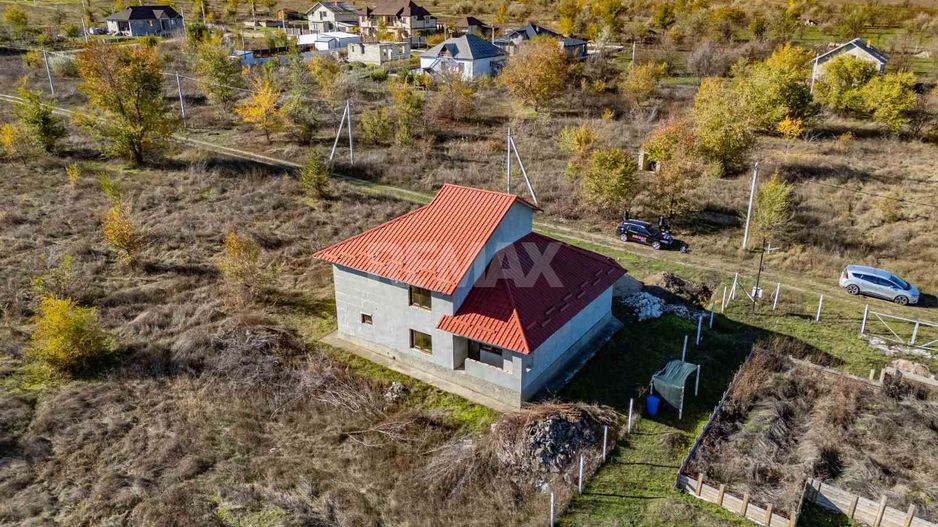 CASĂ CU 2 NIVELE – 136 m² | 4 DORMITOARE | 7 ARI ANENII NOI - Poză 1
