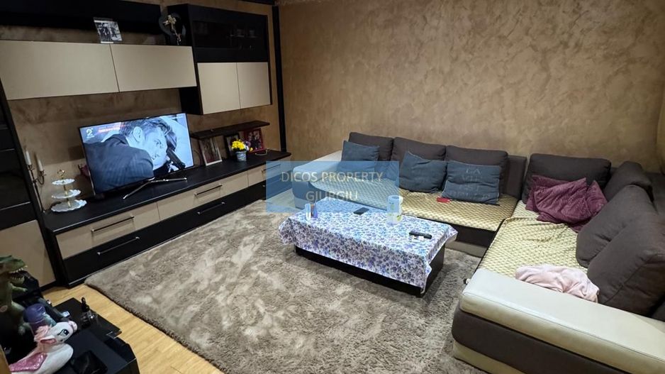 Casă P+M pe strada Tineretului - Poză 1