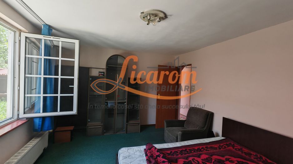 Casa cocheta Cristian zona Centrala, 2 camere,pod,beci,curte. - Poză 4
