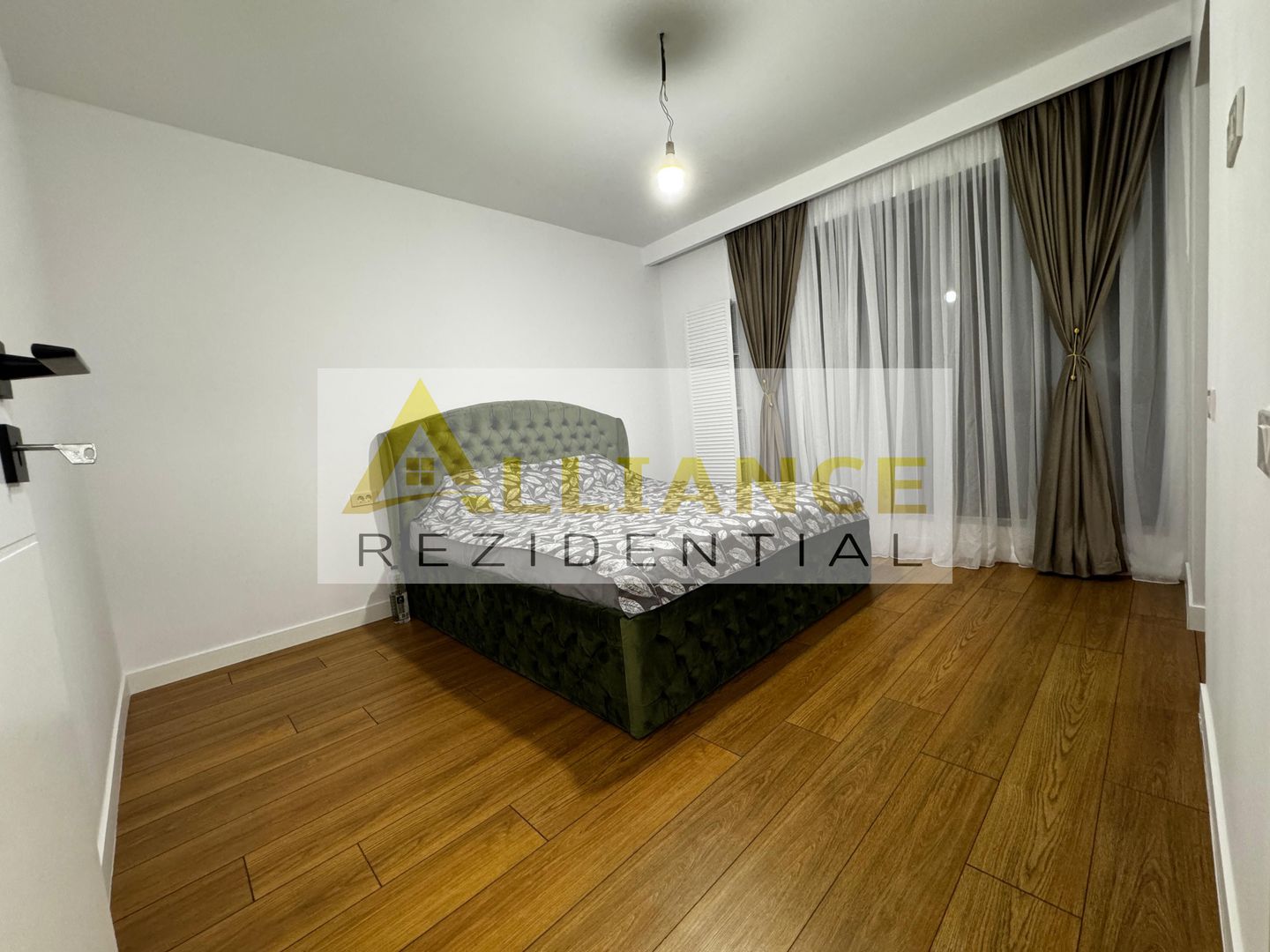 Vila de vanzare-5 camere-3 bai-500 M de STV - Poză 10