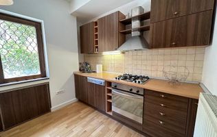 Apartament cu 3 camere de vânzare Primăverii
