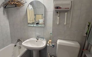 Vanzare Garsonieră renovată, 31 mp, 75 m metrou Favorit, balcon, AC - Poză 6