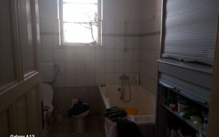 Ag BRASADAS vinde casa 4 camere cu teren 8 ari in zona CENTRALA. - Poză 3