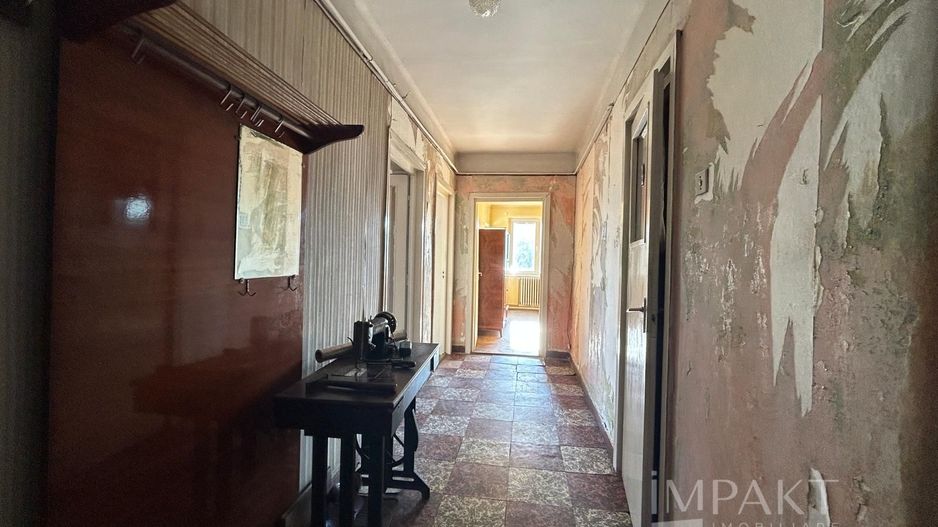 Apartament spatios, cu 4 camere in zona centrala - Poză 11