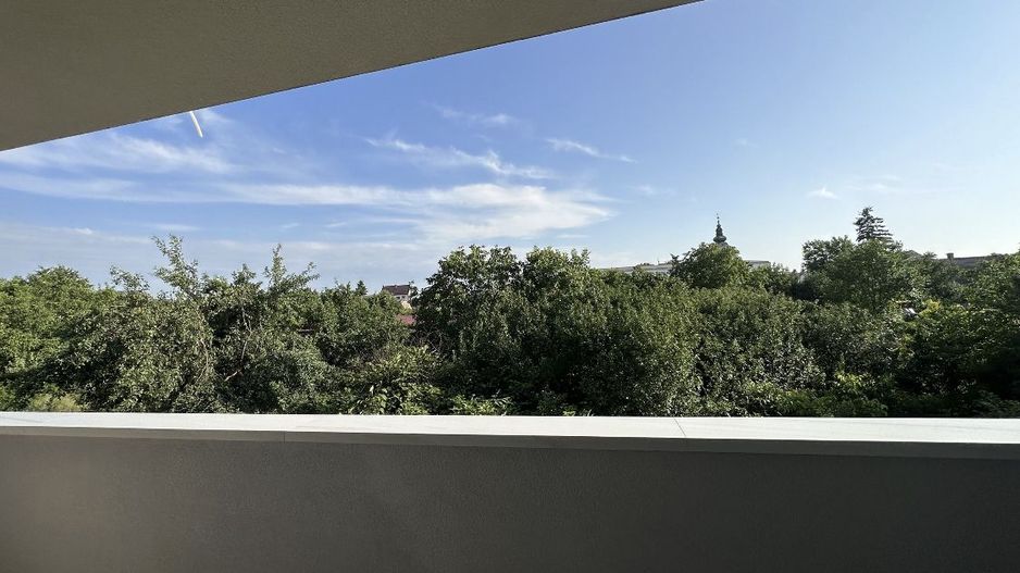 ageuropa.ro vinde apart. 2 cam. mobilat, utilat  LUX la etajul 1. - Poză 2