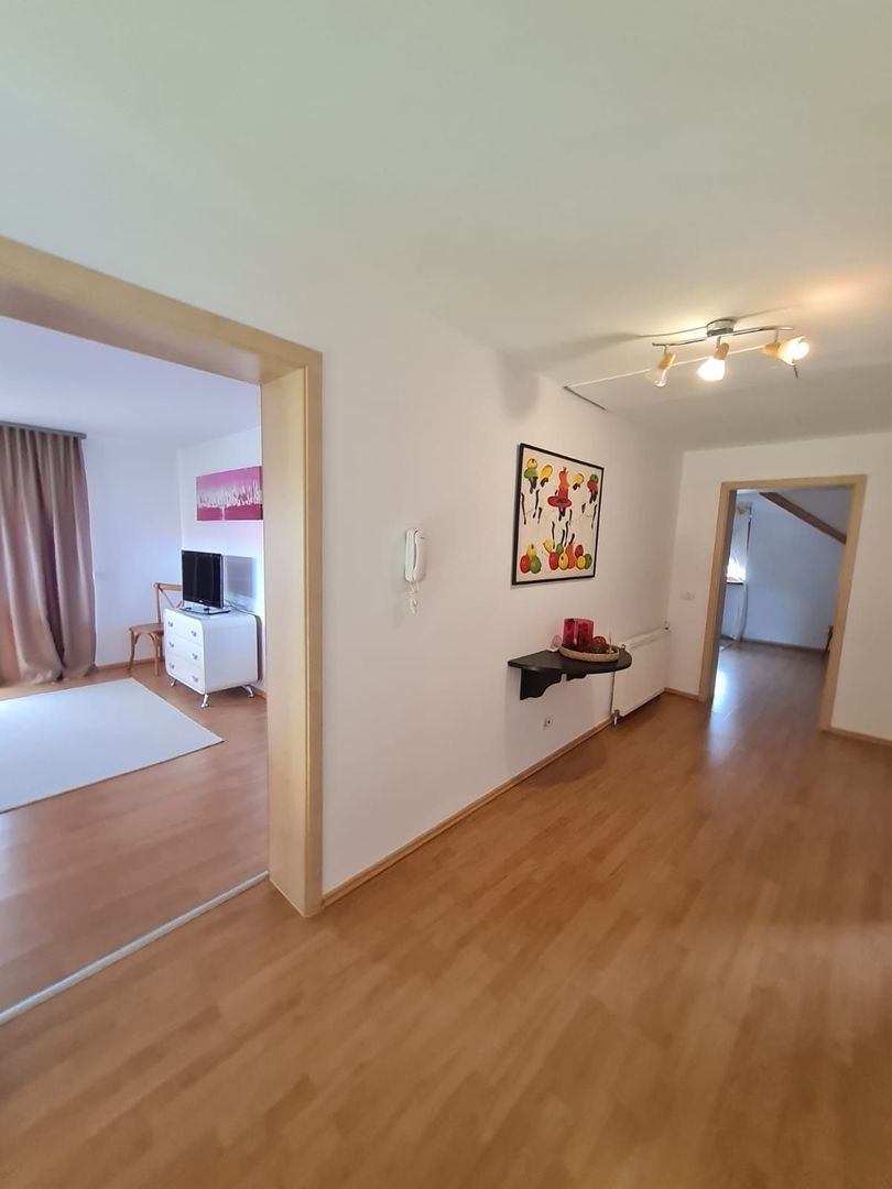 Vila spațioasă și recent renovată în Ghiroda! - Poză 19