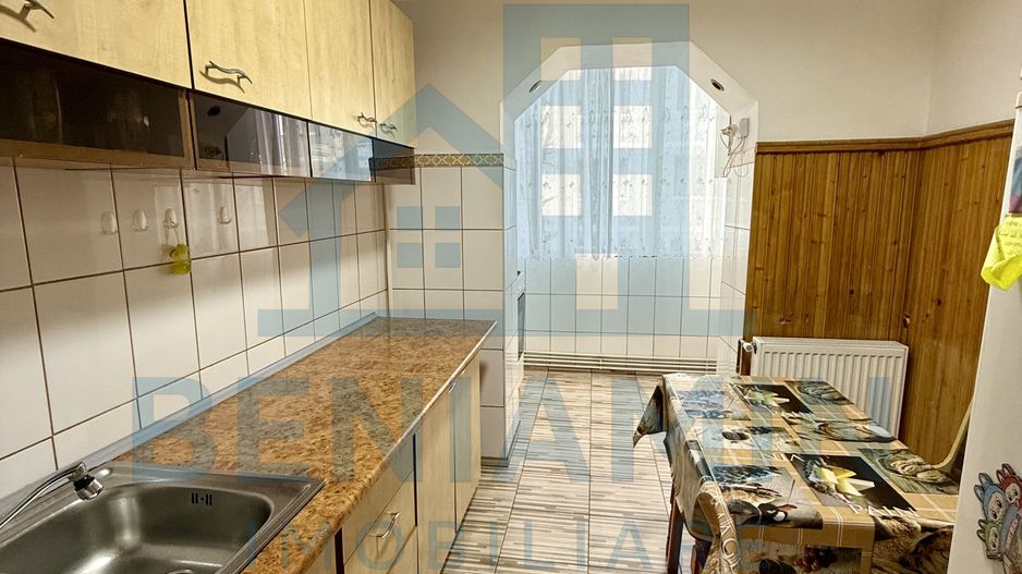 2 camere - etaj 1 - 50 mp - centrala proprie - 1981 - Florilor - Poză 4