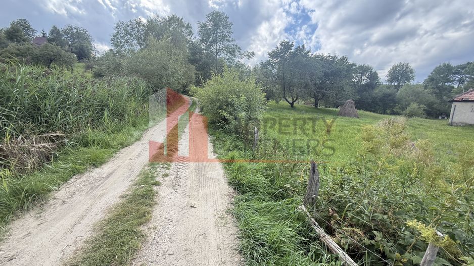 Teren intravilan 1.000 mp în Bran–Sohodol, vedere la munți Bucegi - Poză 4