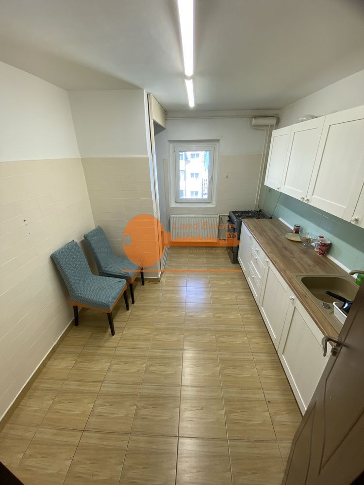 3 camere Gorjului-Moinesti ( 350 m metrou ) - Poză 1