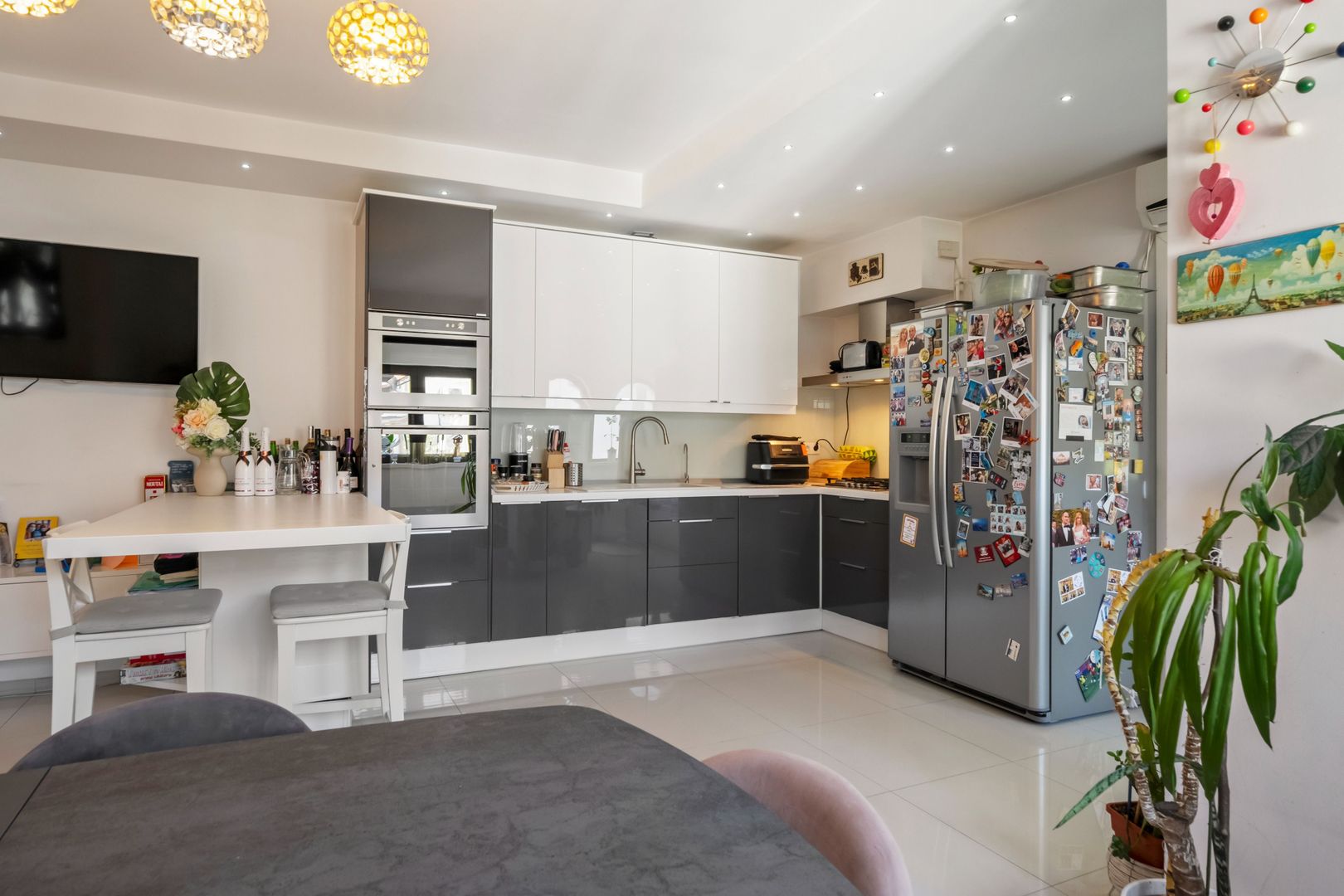 Eleganță și Spațiu în Inima Cartierului Domenii | Apartament cu 5 Camere în Vilă - Poză 3