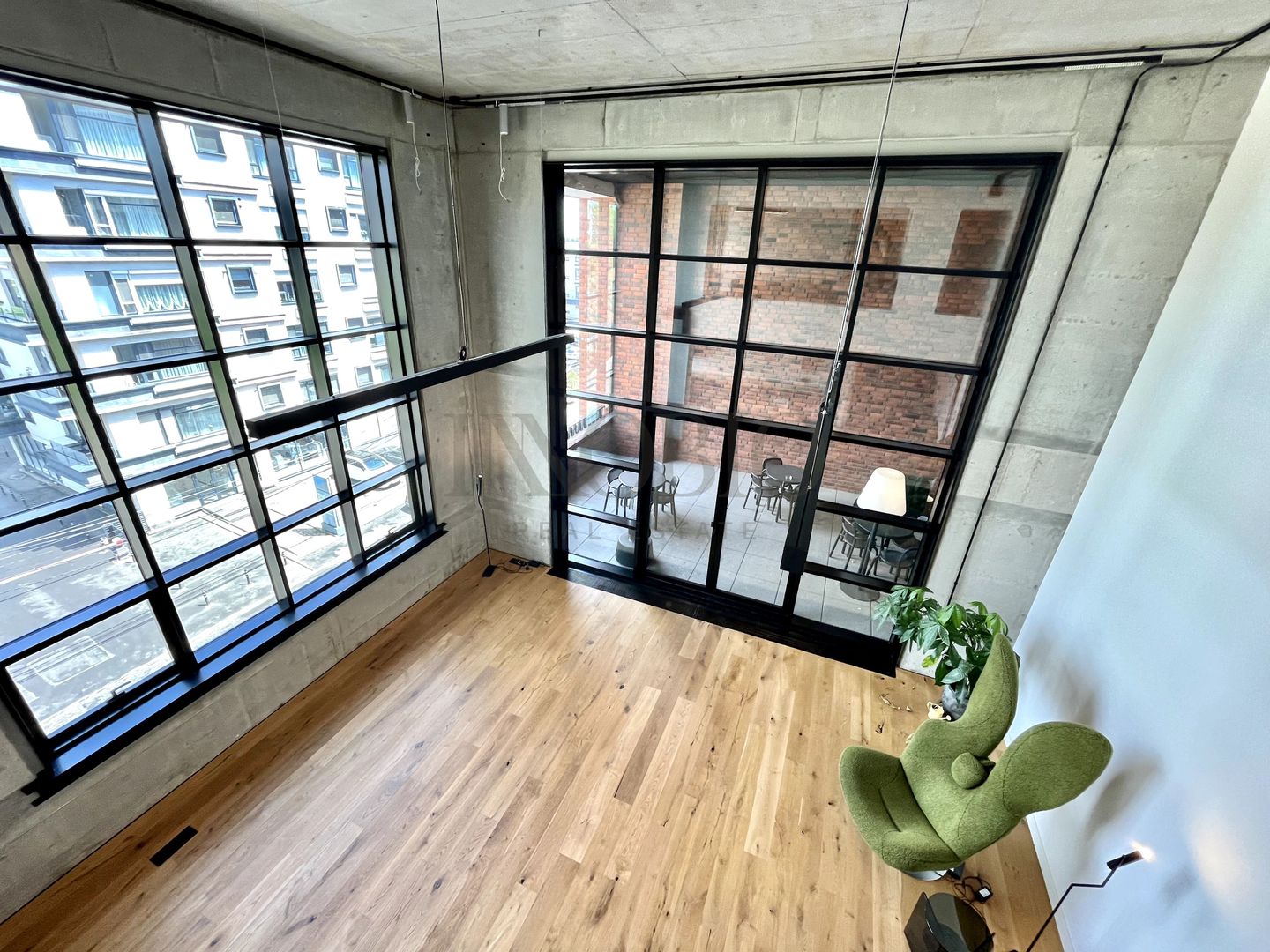Brick Lofts Unitate pe 2 Niveluri / Bucătărie Mobilata / Vedere Lac - Poză 6
