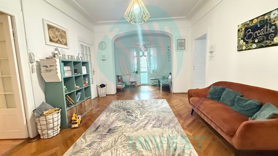 Spatiu, lumina si eleganta intr-un apartment interbelic - Poză 2