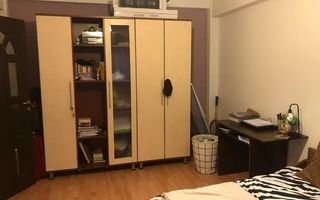 Apartament 1 cameră în zonă centrală – ideal locuit sau investiție - Poză 1