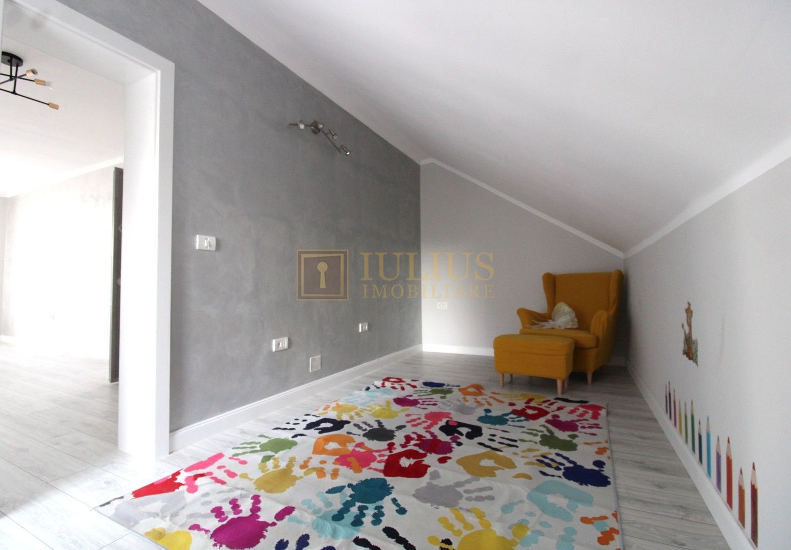 Curte, 4 apartamente, 8 camere, perfectă pt activități educaționale-Dumbravita - Poză 19