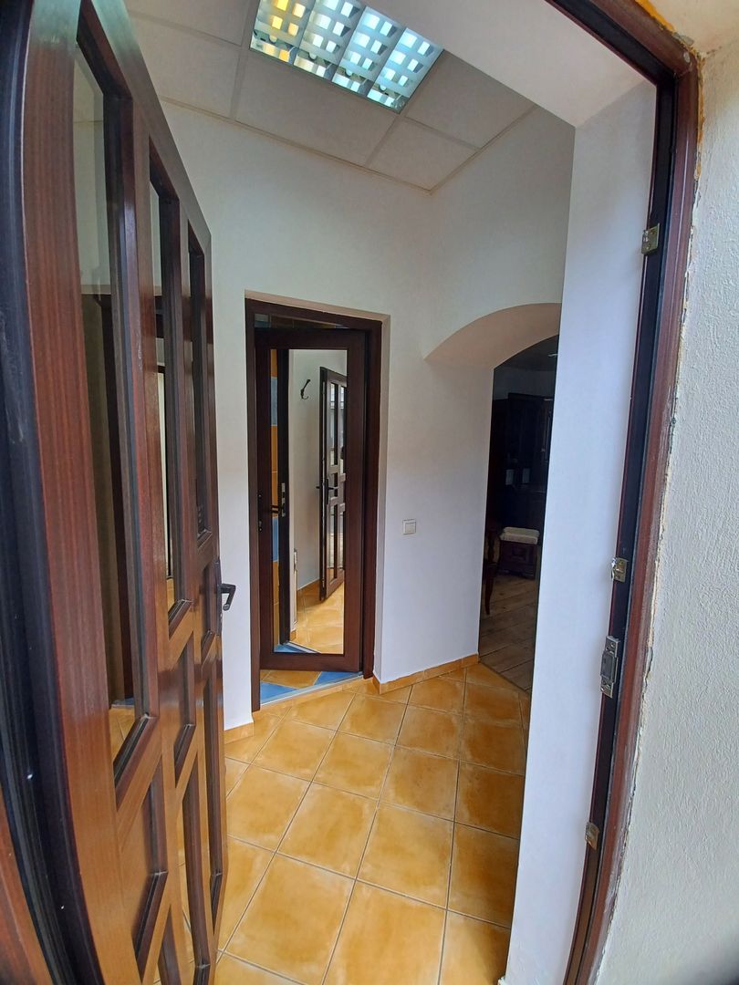 Birou, central, Ady Endre Oradea, 40 mp. 399 E/lună. Comision 0 - Poză 11