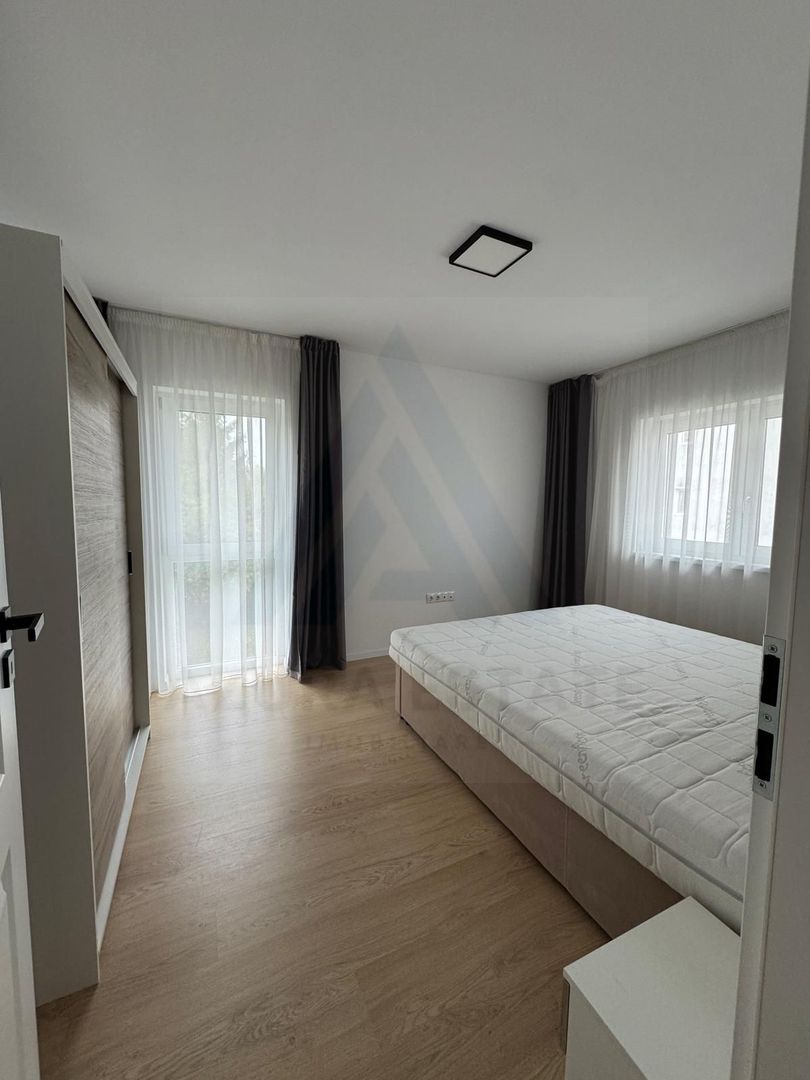 Casa individuala 114 utili 4 camere 2 bai si curte 215 mp in Selimbar - Poză 12