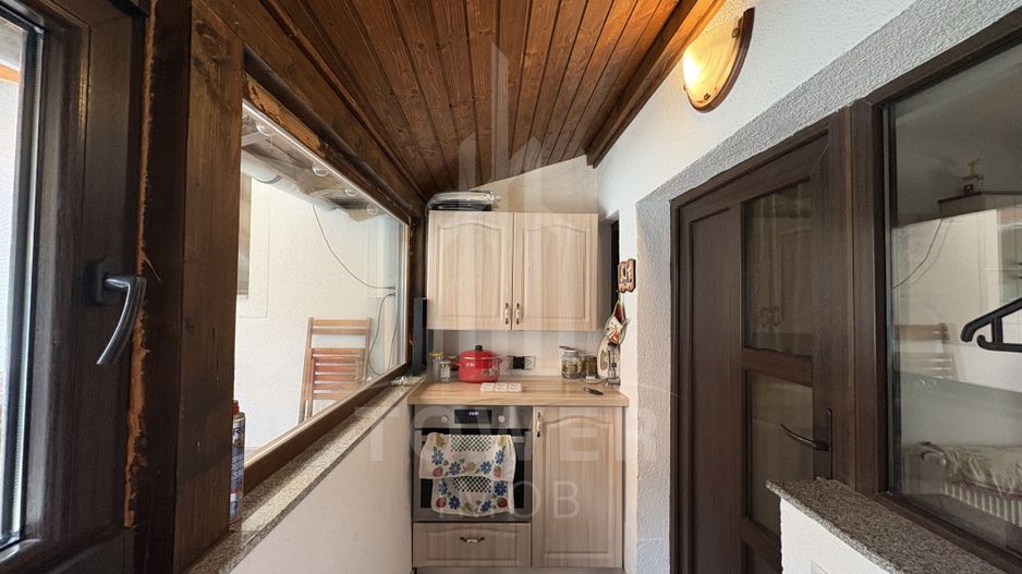 Casă de vânzare în Cisnădioara – 2 apartamente complet echipate - Poză 9