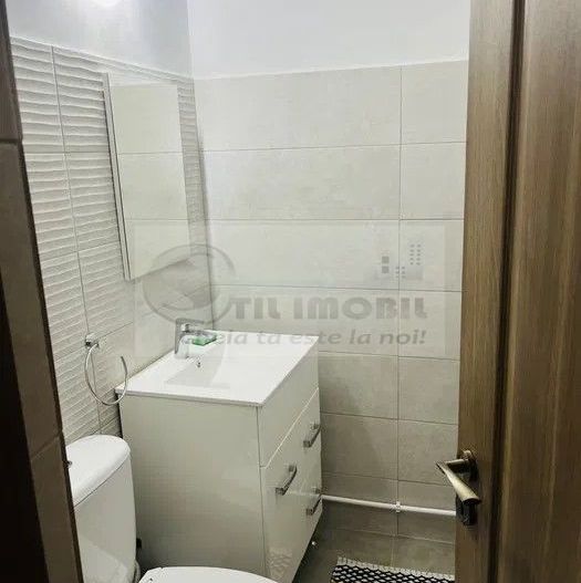 Apartament 3 camere Podul de Fier 700 Euro - Poză 8