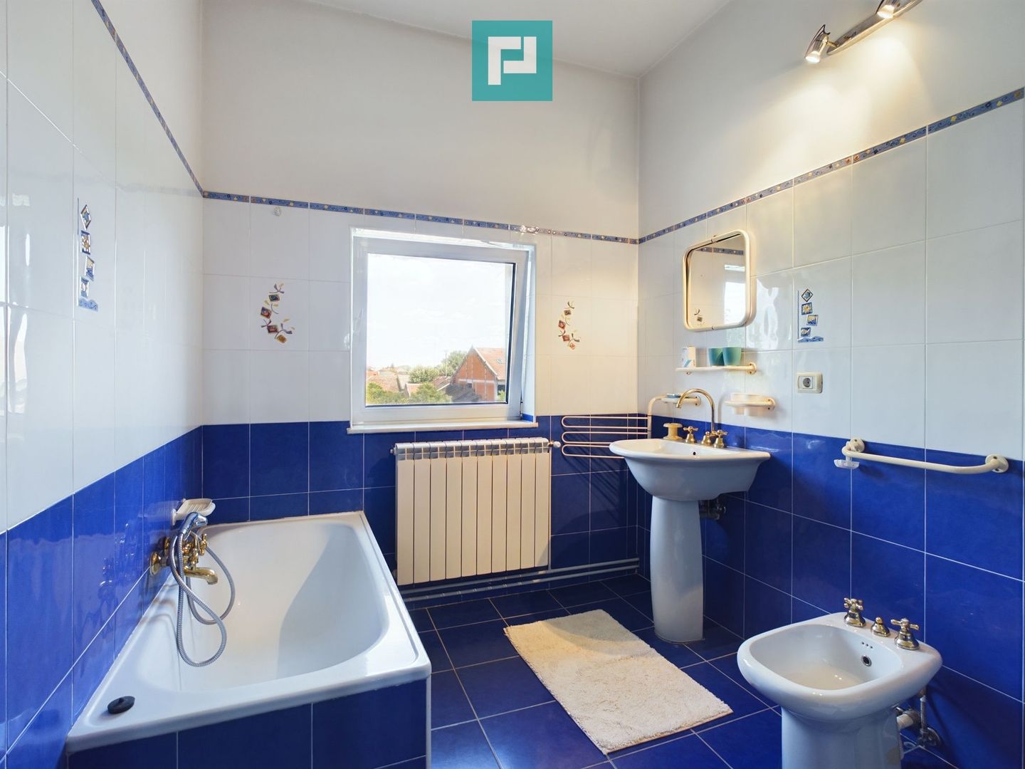 Vilă cu 3 apartamente în zona Parneava - Poză 9