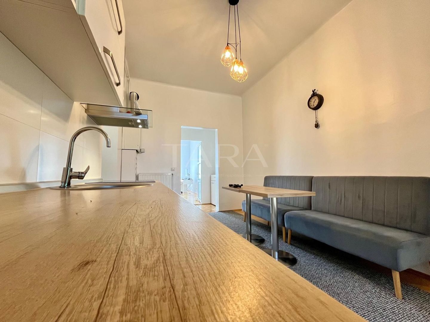 EXCLUSIVITATE. Apartament decomandat, ULTRACENTRAL. - Poză 2