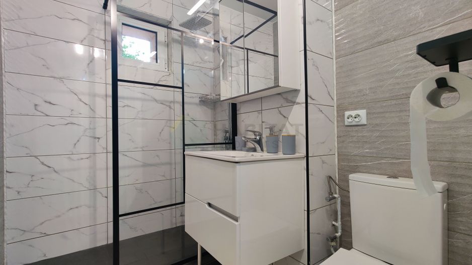 Prima inchirere,  strada Odobesti la intrarea in parc - Poză 11