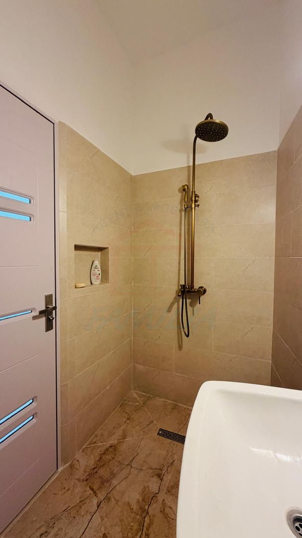 Apartament în casă, acces separat,  ultracentral, lângă Primări, Galat - Poză 6