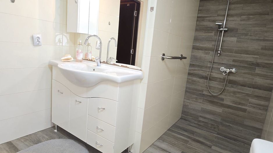 Casă cu grădină in zonă centrală - Poză 16