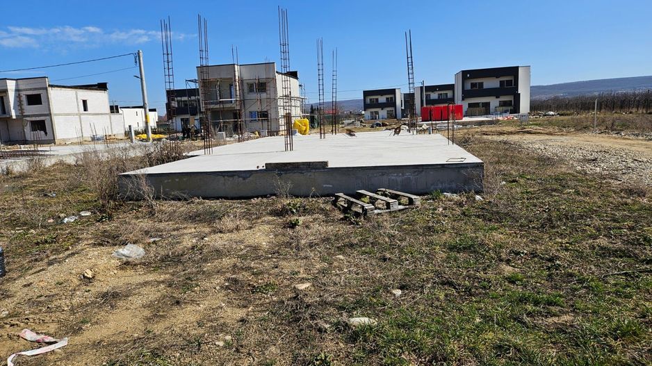 Vanzare teren cu temelie si AC, Micesti, 10 Km de Pitesti - Poză 4