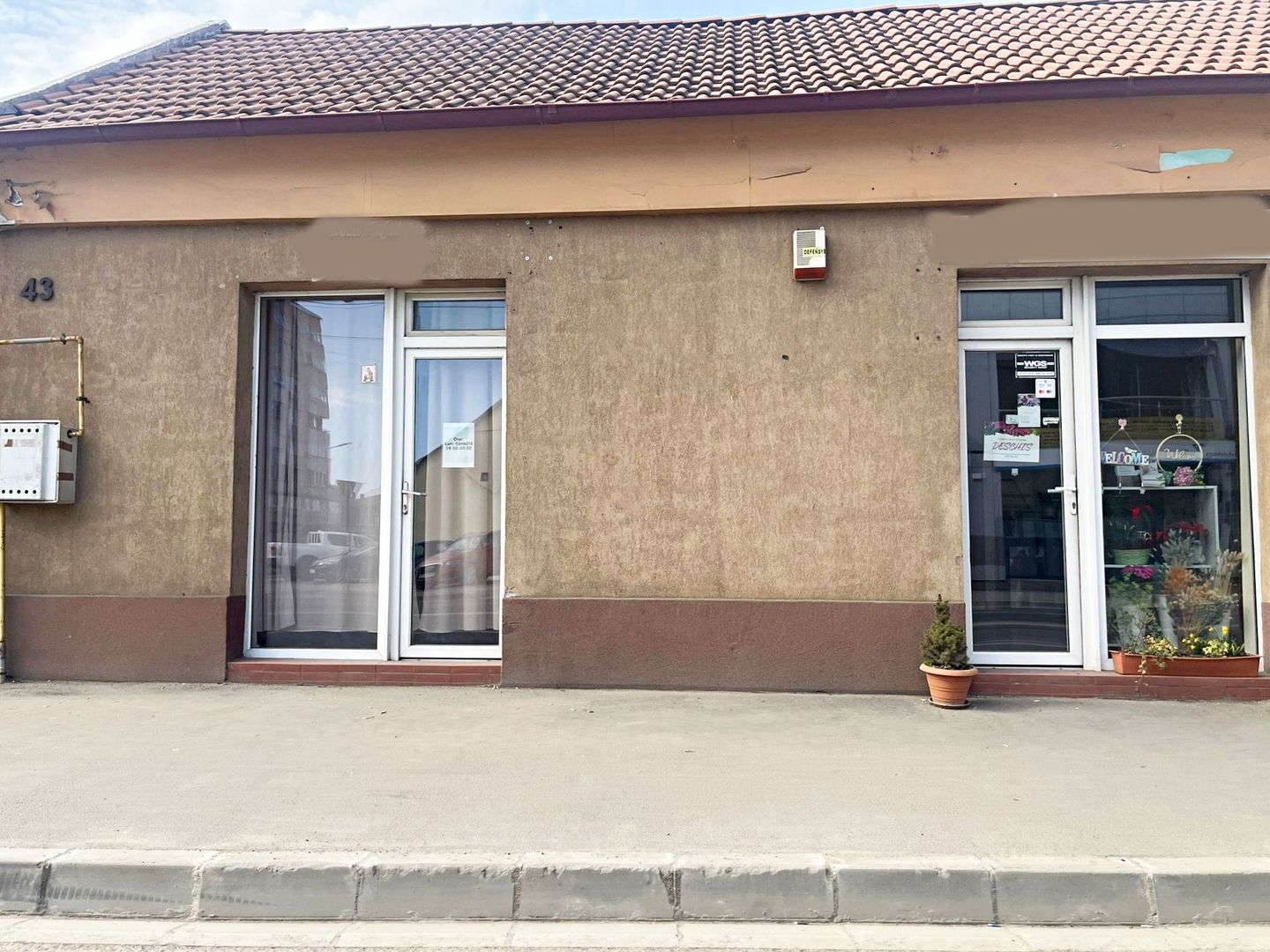 Casă cu 2 spații comerciale la stradă zona Decebal, Oradea - Poză 2