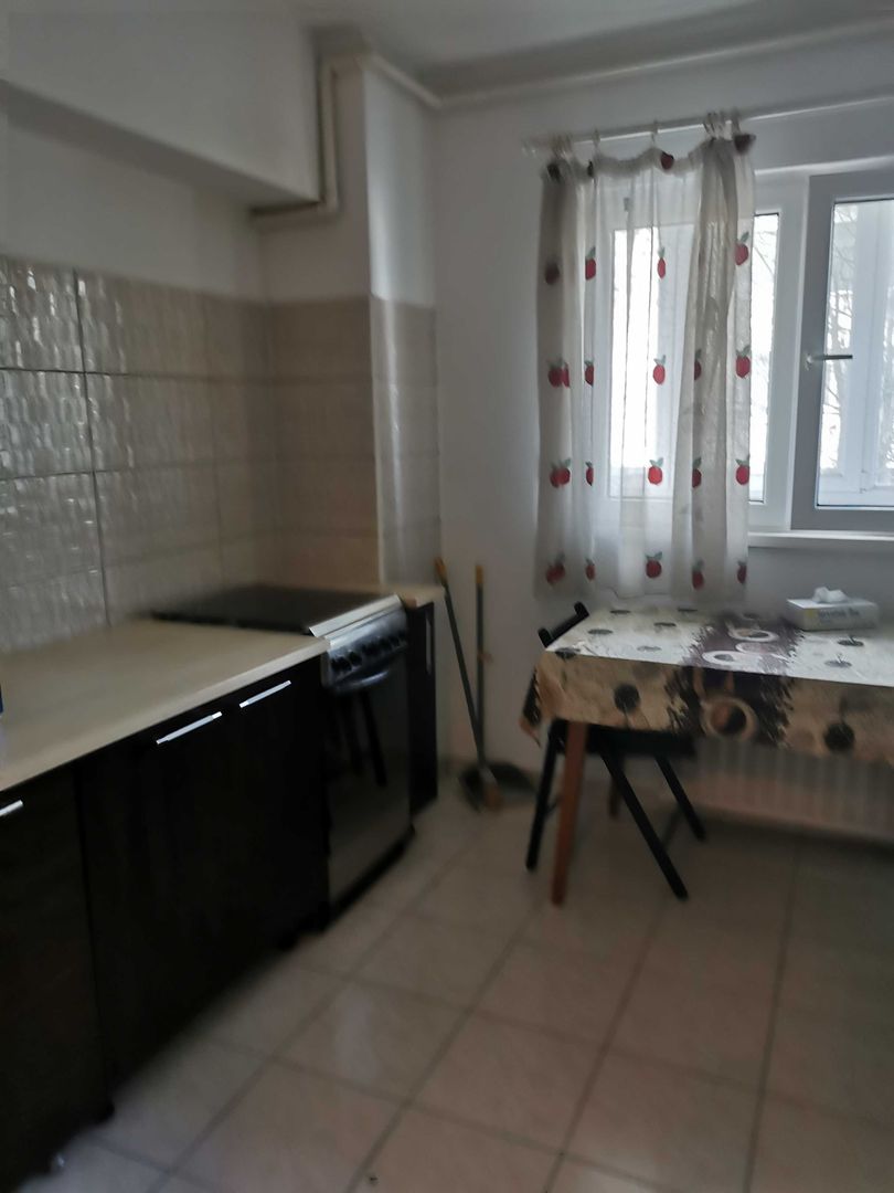 Apartament 2 camere renovat, cat friendly, balcon, etaj 1, Basarabiei - Poză 1