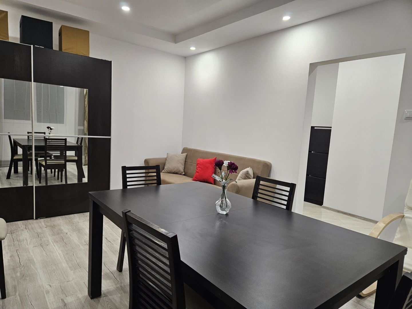 Domenii 1/7, renovat 2024, mobilat, utilat, totul nou - Poză 1