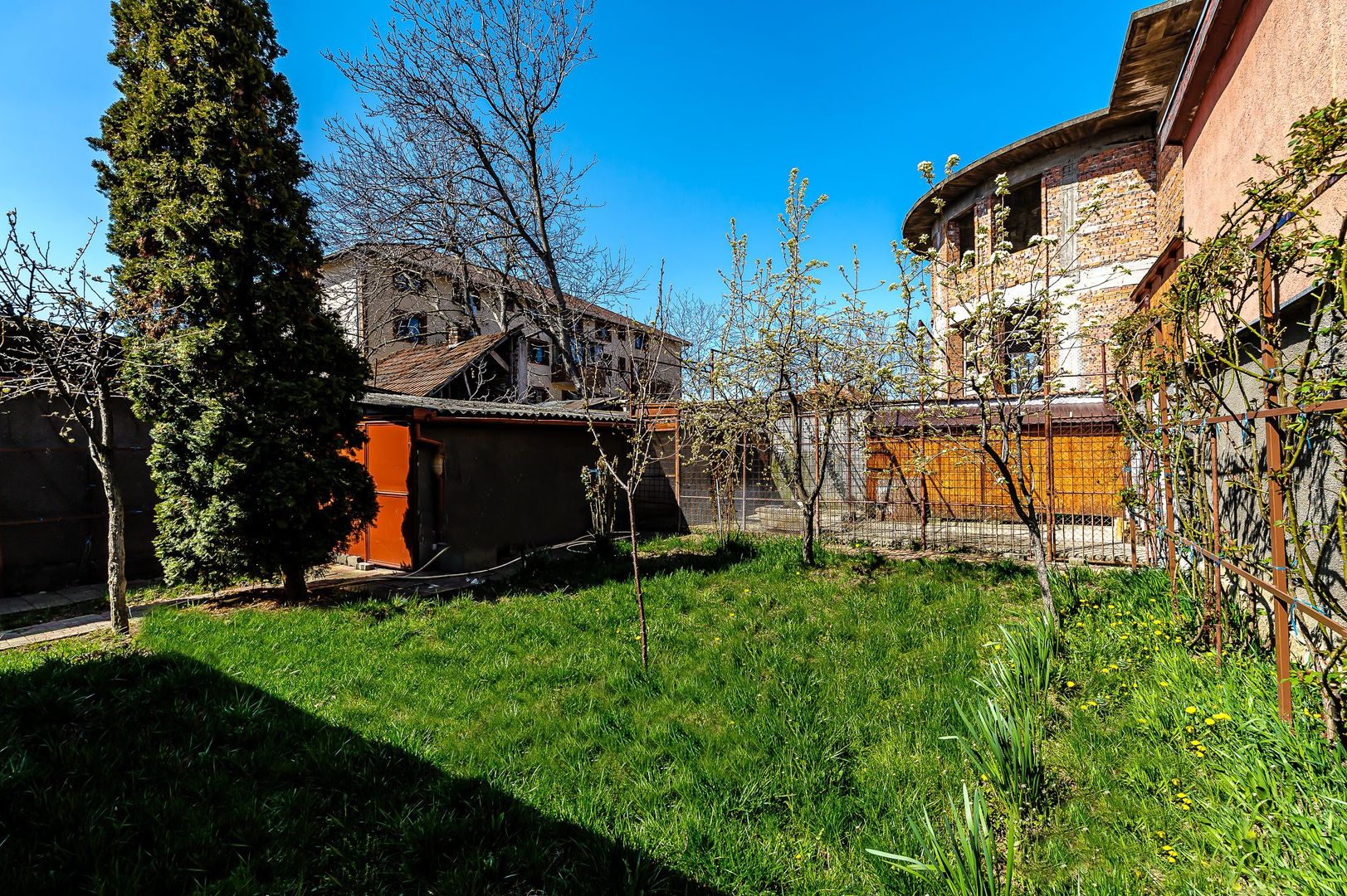 Casă cu 3 camere în Pârneava - Poză 1