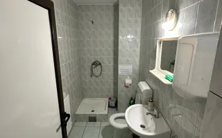 Cladire pretabila spațiu birouri/ clinica - Poză 31