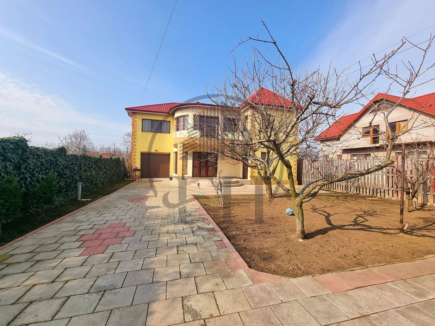 SOLD/VANDUT-Casă / Vilă cu 5 camere de vânzare - Poză 2