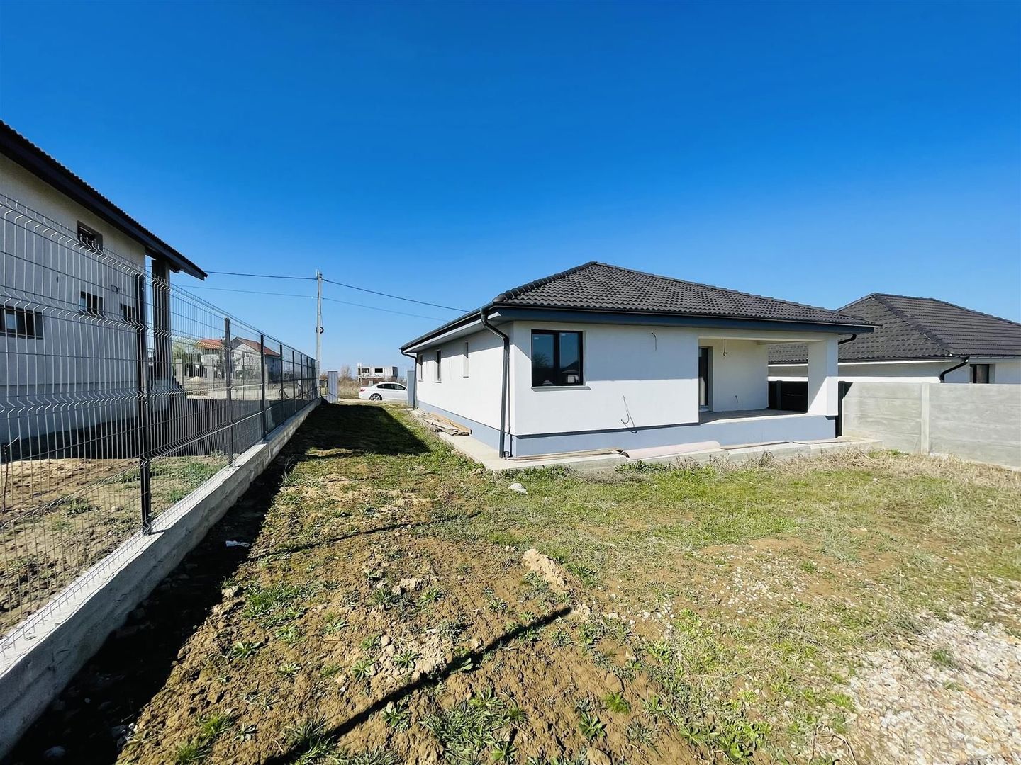 Casa P semifinisata ï¿½n comuna Paleu - Poză 1