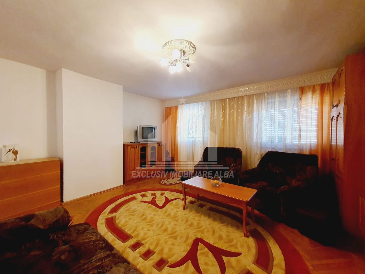 Apartament cu 3 camere decomandate, Cetate - Poză 2