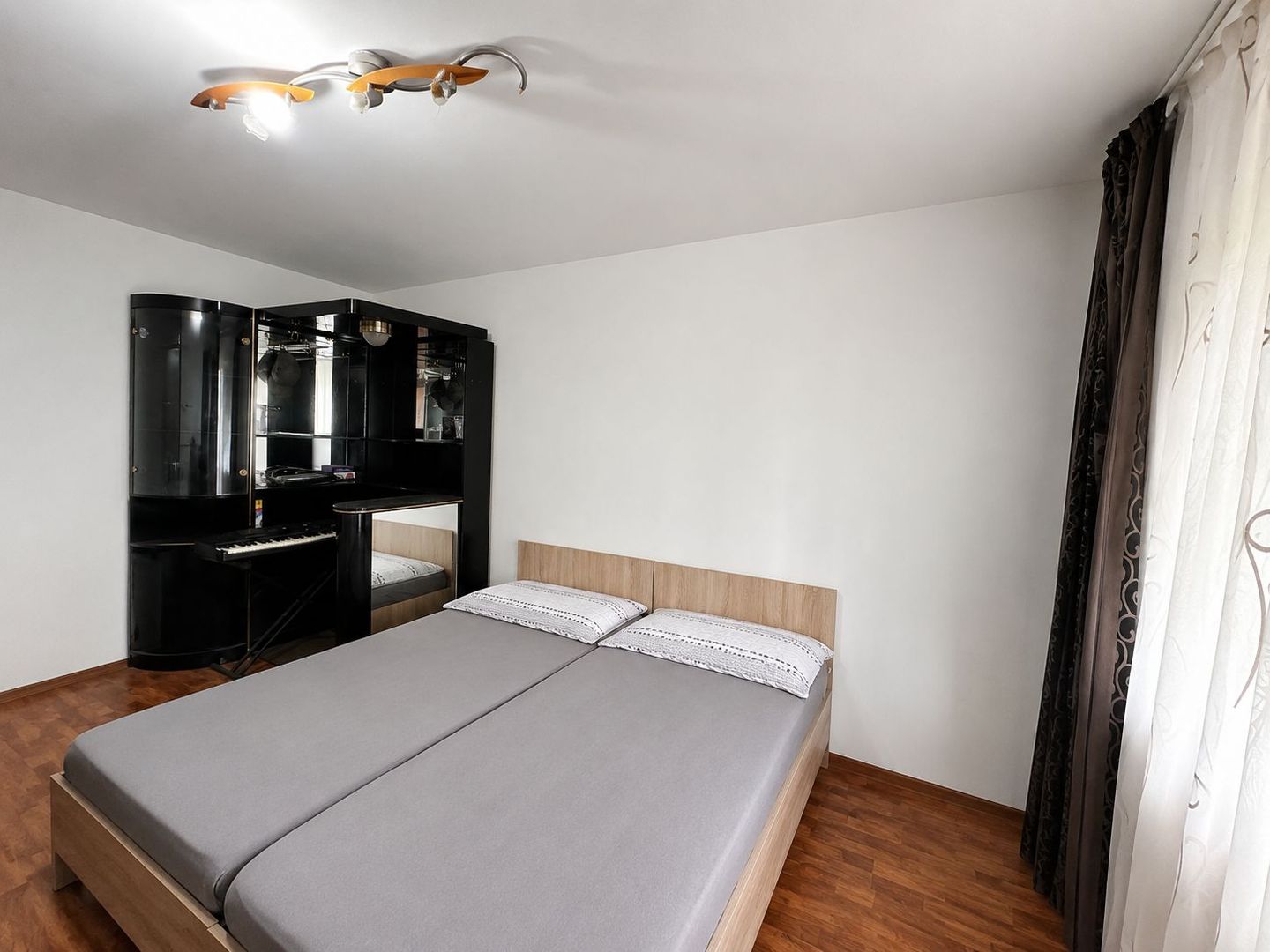 Apartament 3 camere spatios de vanzare în zona - Tractorul - Poză 10