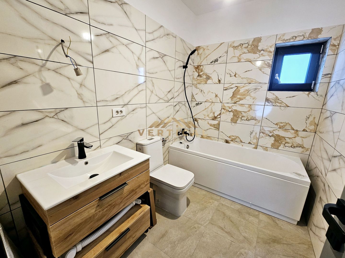 Casa 4 camere | 3 bai | centrul comunei Berceni - Poză 15