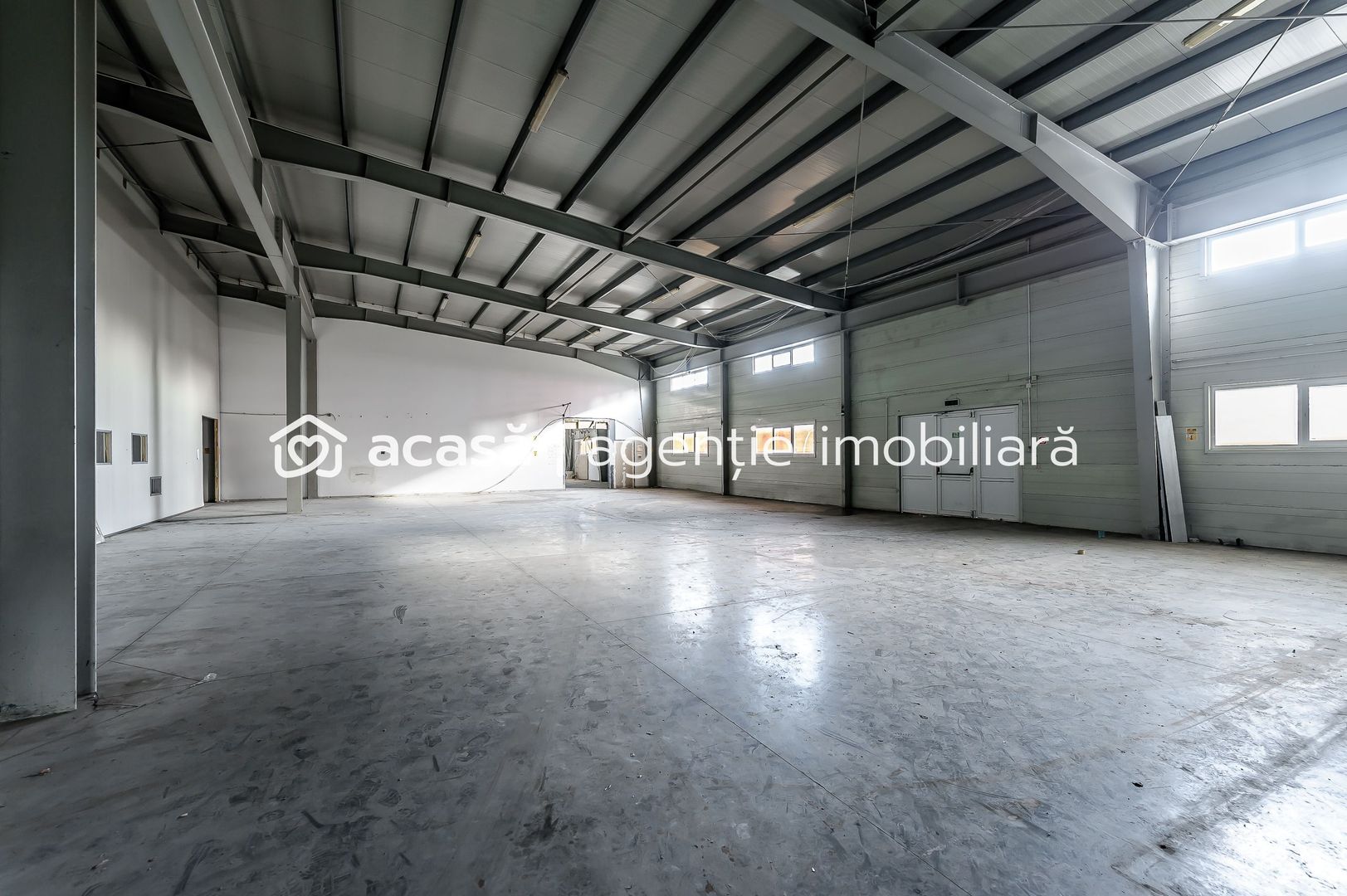 Hală industrială în suprafață de 2744 mp - Poză 1