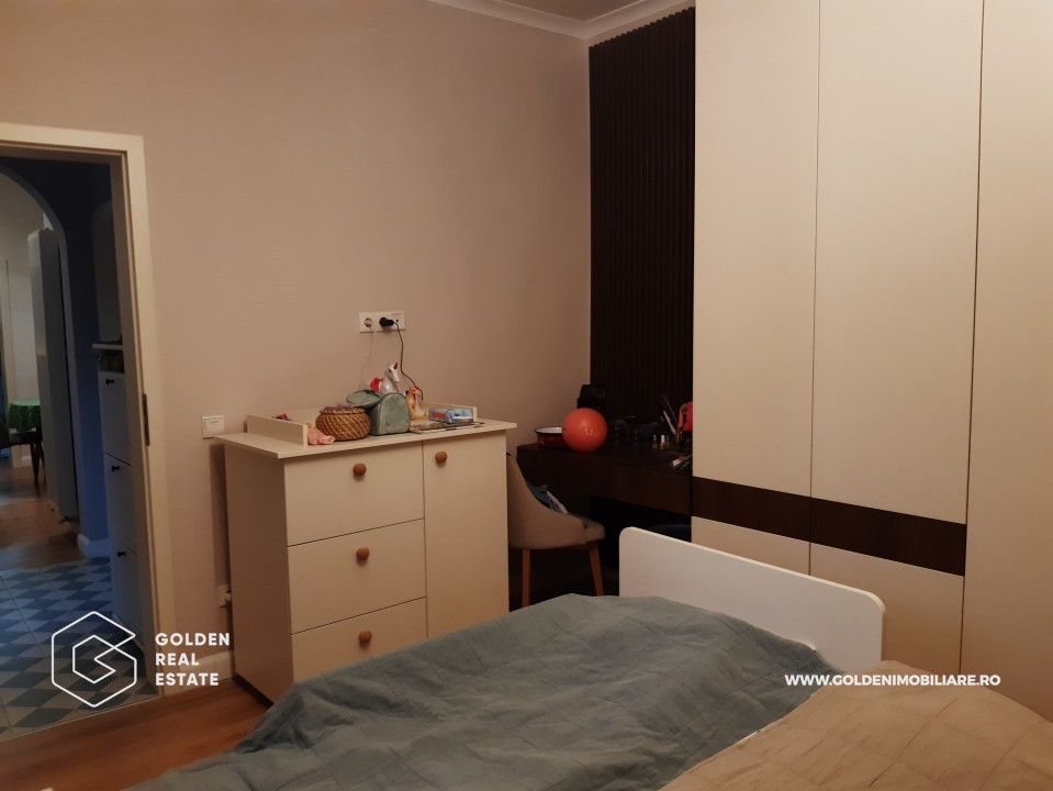 Casa mare, cu 4 apartamente a cate 1, 2, 3 și 4 camere fiecare - Poză 22