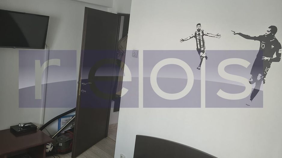 VANZARE 4 CAMERE DECOMANDAT -PARCARE -BULEVARDUL  GHENCEA - Poză 4