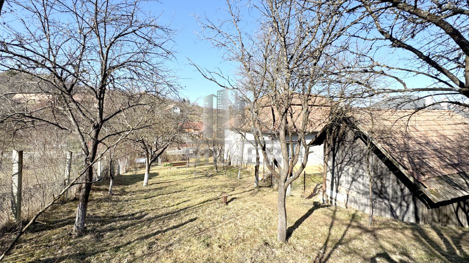 Casa pe 3 niveluri cu teren de 1900 mp in Com. Baisoara. - Poză 3