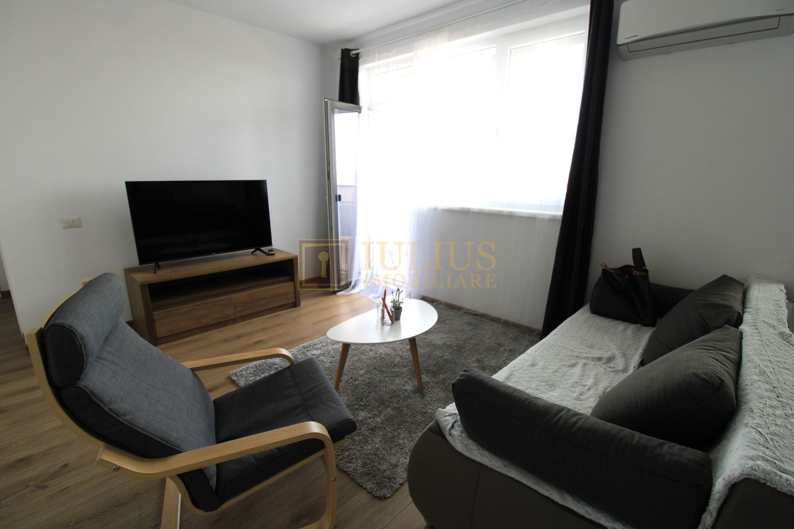 Vedere panoramica; loc parcare inclus; 2 bai/2dormitoare. - Poză 4