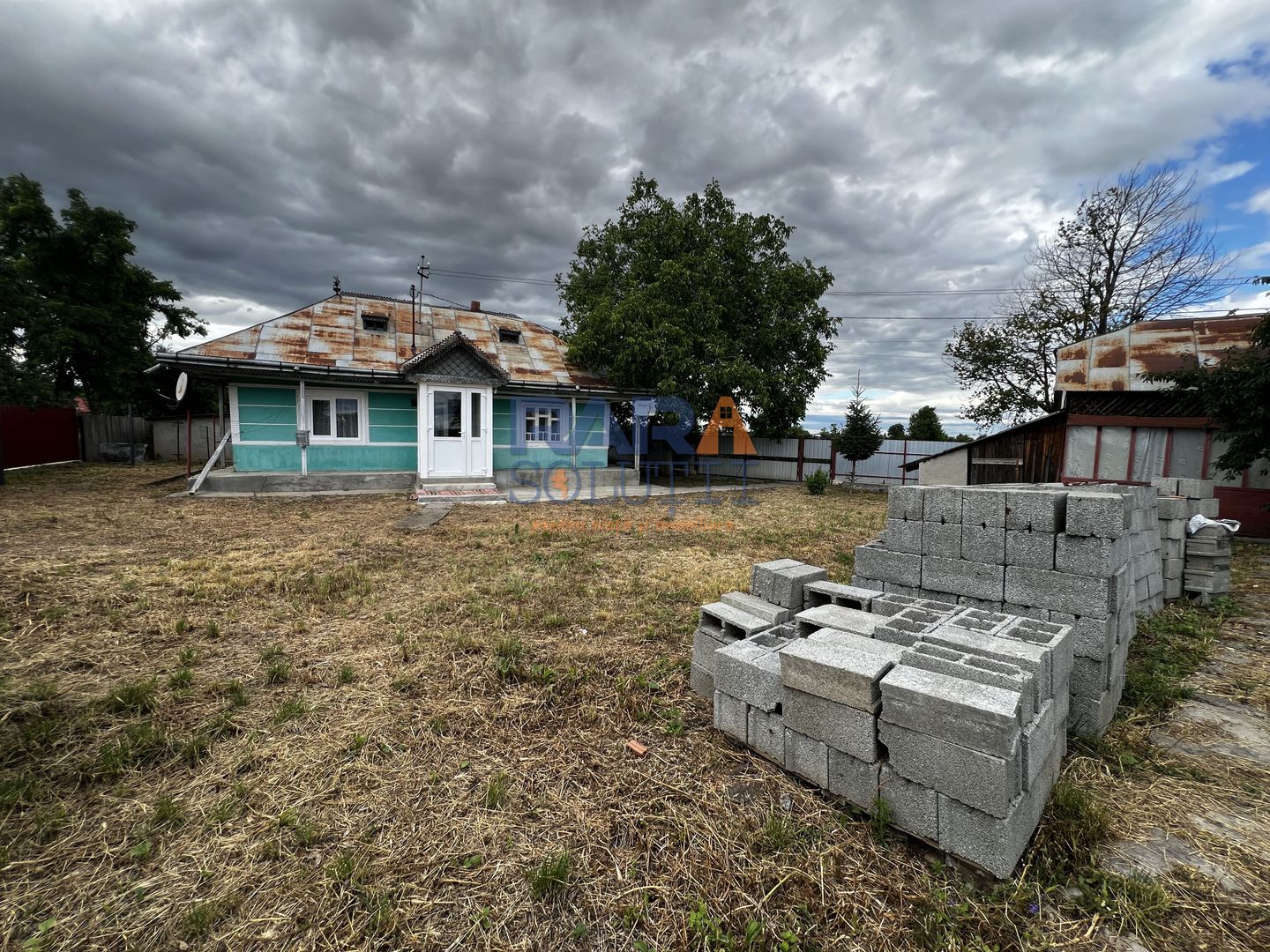 Casă cu 3500 mp teren, Sat Miron Costin - Brănișteni (str. Macilor) - Poză 2