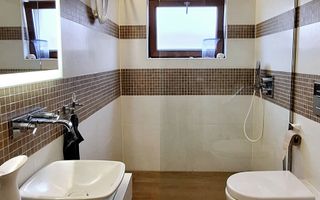 Casa eficienta energetic cu piscina in Giroc - Poză 15