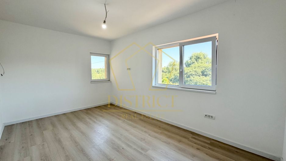 Duplex cu 5 camere si 2 bai, 470 mp teren si 115 mp utili in Ghiroda. - Poză 13