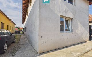 Casă P+E cu două apartamente, zona Drăgășani - Poză 20